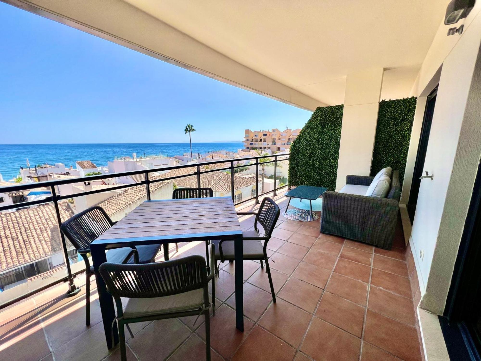 Breathtaking Sea View Apartment Естепона Екстериор снимка
